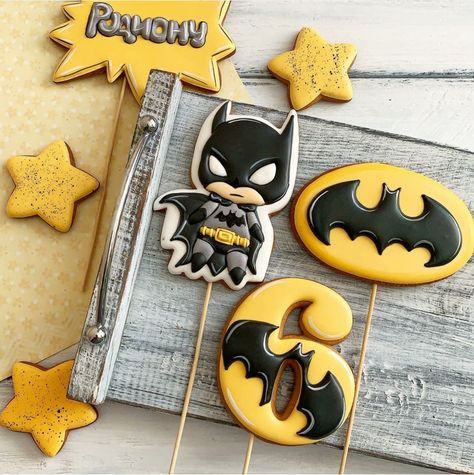 Batman Royal Icing Cookies, Batman Birthday Cookies, Batman Sugar Cookies, Batman Cookies Decorated, Batman Cookies, Batman Themed Birthday Party, Superhero Cookies, Superhero Birthday Cake, Best Sugar Cookie Recipe