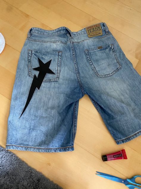 #Bape #Bapestar #Bapes #pants #jorts #craft #diy #paint #paintclothes #star #flash #acrylicpainting Jean Shorts With Designs, Diy Custom Clothes Ideas, Painted Jorts Ideas, Jean Short Painting Ideas, Painting Shorts Ideas, Designs On Jorts, Diy Jean Designs, Painted Shorts Ideas, How To Make Jorts