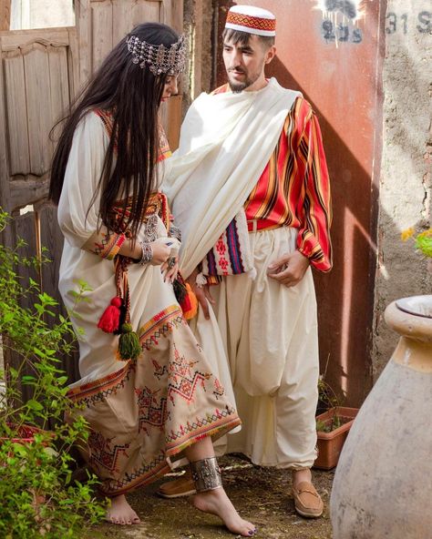 Algerian Wedding, Algerian Dress, Algerian Culture, Algerian Clothing, Modern Photographers, Prince Of Persia, Folk Dresses, Cool Pictures Of Nature, Beauty Clothes