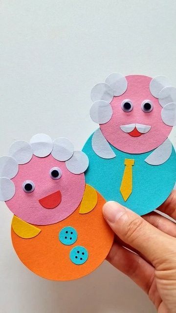 Grandparents Theme For Preschool, Greeting Card For Grandparents, Grandparents Art For Kids, Grandparents Card Ideas, Kids Cardboard Crafts, Card For Grandparents From Kids, Greeting Activities For Preschool, Grandparents Cards For Kids, Craft For Grandparents From Kids