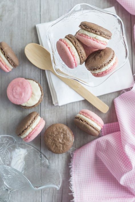 Neapolitan Macarons- Chocolate on one side, strawberry on the other, with a fluffy vanilla creme filling. The flavors are off the charts! Neapolitan Macarons, Recipes Baking Desserts, Macaron Ice Cream, Macaron Ice Cream Sandwich, Recipes For Easter, Macaron Recipes, Vanilla Macarons, Chocolate Macaron, Raspberry Mousse