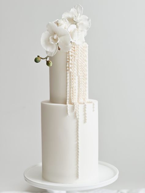 Orchid Wedding Cake, Elegant Cake Design, Contemporary Wedding Cakes, Wedding Cake Trends, Wedding Cake Pearls, Wedding Cake Display, Pearl Cake, Flowers And Pearls, Wedding Cake Tops