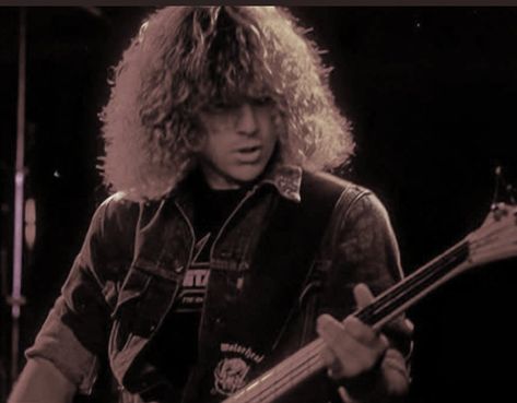 Fade To Black Metallica, Ron Mcgovney, Thrash Metal, Fade To Black, Metal Bands, Bass Guitar, Metallica, Musician, Guitar