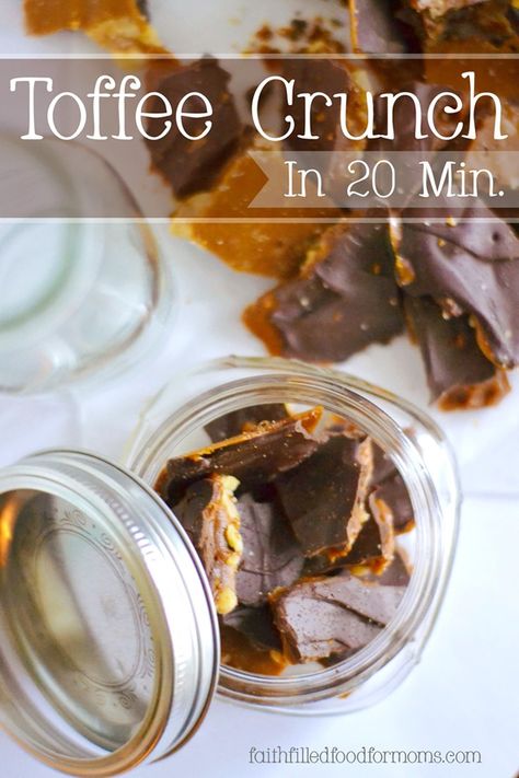 Homemade Toffee Crunch Candy Recipe is a great first time beginners candy making experience! Always turns out delish, it's super easy to make and makes a great gift! #candymaking #beginners #stepbystep #candy #diy #gift Toffee Truffles, Easy Toffee, Toffee Crunch, Homemade Toffee, Toffee Recipe, Filling Food, Christmas Candy Recipes, Grill Set, Oreo Dessert