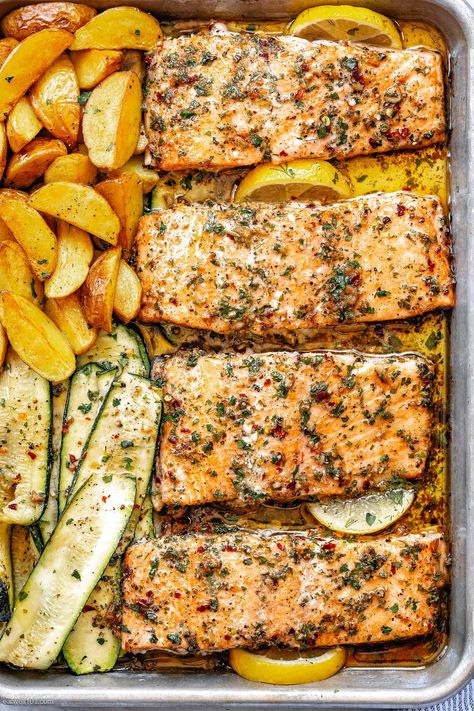 Baked Salmon Sheet Pan Recipe - #salmon #recipe #eatwell101 - Quick and healthy, this salmon sheet pan recipe is a complete family dinner with roasted potatoes and zucchini! - #recipe by #eatwell101® One Pan Meals Salmon, One Sheet Pan Meals Healthy Fish, Salmon With Roasted Potatoes, Menu With Salmon, Healthy Dinner Salmon Recipes, Salmon And Zucchini Sheet Pan Dinner, One Pan Salmon And Veggies, Salmon Recipes Whole 30, Whole 30 Salmon Recipes