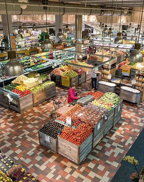 Organic Food Market, Fruit And Veg Shop, Mall Food Court, Produce Displays, Store Shelves Design, Vegetable Shop, Grocery Store Design, Supermarket Design, Fruit Shop