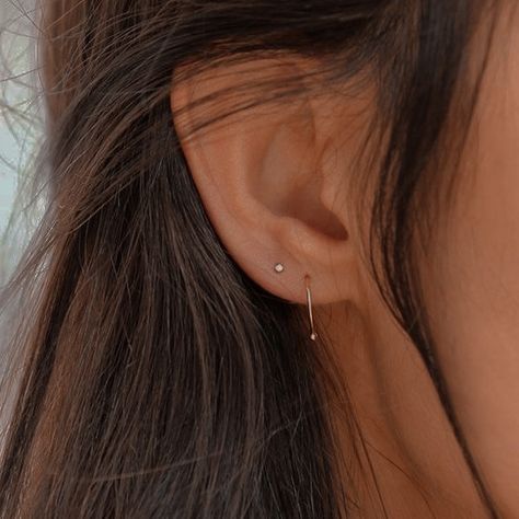 Nose Piercing Ideas, 2nd Ear Piercing, 2 Ear Piercings, Double Lobe Piercing, Minimalist Ear Piercings, Second Ear Piercing, Ear Piercing Studs, Double Ear Piercings, Ear Lobe Piercings