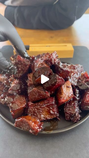 Miguel Raya| Food, bbq, recipes on Instagram: "Chuck roast burnt ends" Roast Burnt Ends, Chuck Roast Burnt Ends, Smoked Chuck Roast, Chuck Roast Recipes, Cooking A Roast, Food Bbq, Burnt Ends, Poor Man, Party Food Buffet