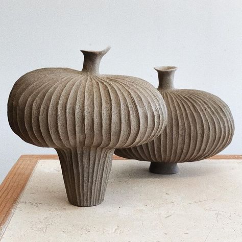 Jonathan Yamakami • Ceramics (@jonathan.yamakami) • Instagram photos and videos Organic Ceramics, Sculptures Céramiques, Cerámica Ideas, Hand Built Pottery, Clay Vase, Ceramics Pottery Art, Stoneware Ceramics, Ceramic Vessel, Contemporary Ceramics