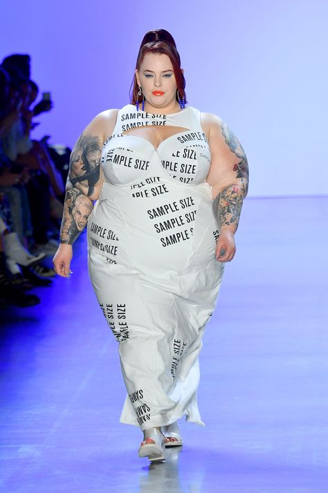 Modest Plus Size Fashion, Summer Fashion Week, Short Plus Size Fashion, Tess Holliday, Ashley Graham, Plus Size Models, Fashion Week Runway, Plus Size Fashion For Women, How To Pose