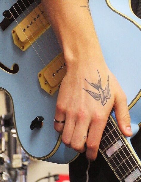 Swallows Tattoo, Shawn Mendes Wallpaper, Movie Soundtracks, Mp3 Music, Music Store, Shawn Mendes, Blue Aesthetic, Tattoos And Piercings, Maple Leaf Tattoo