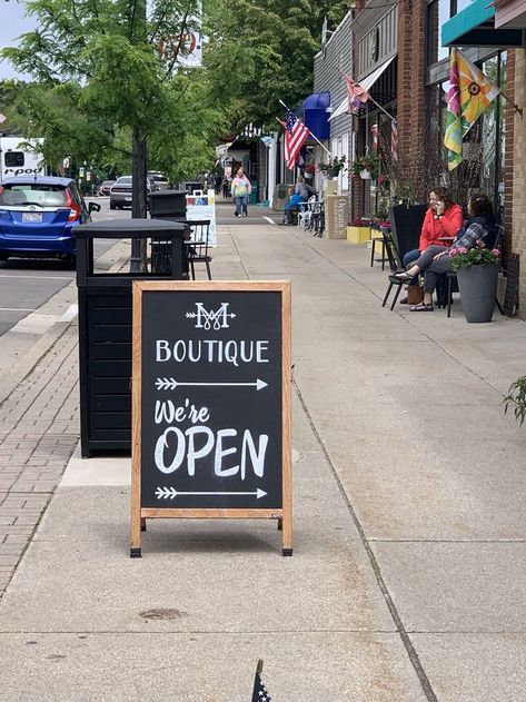 Boutique Store Front Ideas Entrance, Boutique Signs Ideas Store Fronts, Boutique Store Front Ideas, Consignment Store Displays, Business Chalkboard, Clothing Boutique Ideas, Boutique Window Displays, Boutique Store Front, Store Front Windows