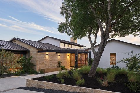 Hill Country Modern, Texas Hill Country House Plans, Modern Prairie Home, Modern Ranch House, Mountain Home Exterior, Country Modern Home, Hill Country Homes, Prairie Home, Entry Design