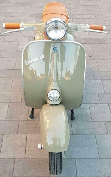 Vespa Smallframe, Vespa Bike, Vespa 50, Car Shed, Classic Vespa, Vintage Vespa, Vespa Scooter, Lambretta Scooter, Vw Vintage