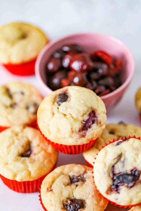 Home-made Cherry Vanilla Yogurt Muffins Cherry Chocolate Recipes, Muffins With Applesauce, Cherry Cookies Recipes, Cherry Bread, Cherry Muffins, Vanilla Muffins, Yogurt Muffins, Silicone Muffin Pan, Cherry Vanilla