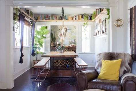 House Tour: An Earthy and Eclectic Venice Bungalow | Apartment Therapy Venice Bungalow, Bungalow Apartment, Dining Room Shelves, Ceiling Shelves, Dining Nook, House Tour, Decor Living Room, Decoration Christmas, Front Room