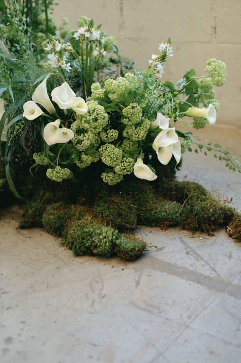 Real Wedding | Grace + Daniel Wedding Flowers Design, White And Green Hydrangea Bouquet, Fall Hydrangea Wedding, Green And White Flowers Wedding, Moss Flower Arrangements, All White Wedding Florals, Green And White Wedding Florals, Moss Floral Arrangements, Green And White Bouquet Wedding