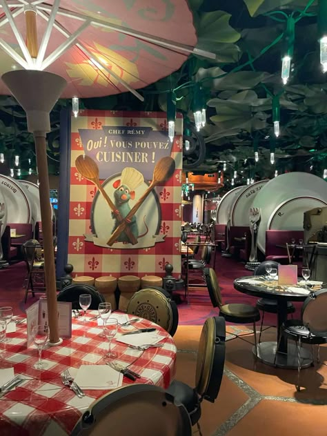 Best Disneyland Paris Restaurants 2024 - Wandermust Family Disneyland Paris 2023, Paris Aesthetic Disneyland, Disneyland Paris Snacks, Disneyland Paris Aesthetic, Disneyworld 2024, Disneyland Paris Restaurants, Disneyland Hotel Paris, Disneyland Aesthetic, Photoshoot London