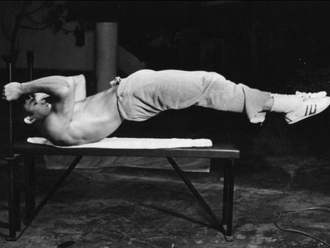 Bruce Lee - Rare photos - Album on Imgur Bruce Lee Abs Workout, Bruce Lee Abs, Bruce Lee Training, Qui Gong, Bruce Lee Martial Arts, Bruce Lee Quotes, Bruce Lee Photos, Jeet Kune Do, Brandon Lee