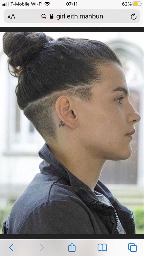 Mens Long Hair Undercut, Undercut Hair Designs, Man Bun Hairstyles, Undercut Long Hair, Tomboy Hairstyles, Shaved Hair Designs, Top Knots, Undercut Women, Fesyen Rambut