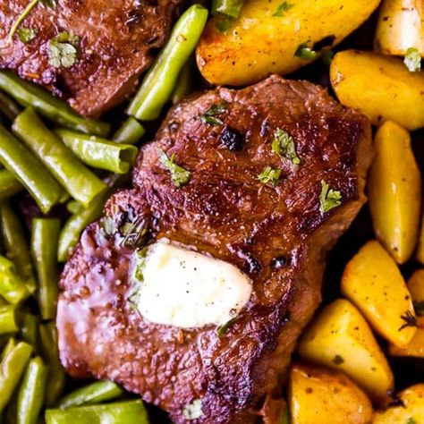 Cook your top sirloin steak on a sheet pan in the oven with potatoes and veggies like green beans or asparagus for a change! This is an easy recipe for a quick sheet pan dinner - great for a healthy family dinner. | #sheetpandinner #steak #potatoes #steakandpotatoes #meatandpotatoes #steakrecipe #beefrecipe #easydinner #dinnerrecipe #familydinner Top Sirloin Steak Recipe, Steak Dinner Ideas, Sirloin Tip Steak, Sirloin Steak Recipes, Steak Dinner Recipes, Strip Steak Recipe, Pesto Potatoes, Foil Packs, Ground Beef Pasta