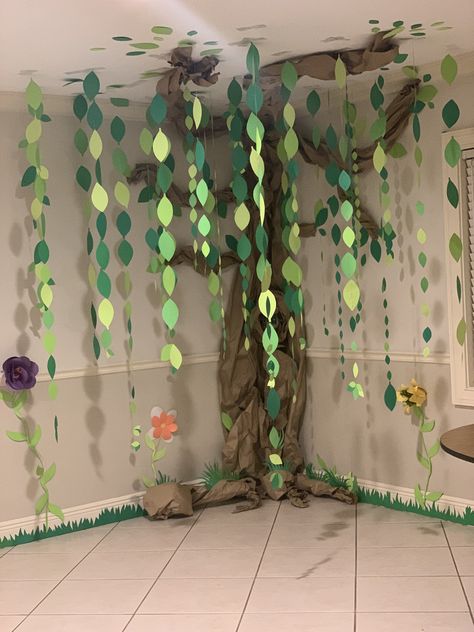 Jungle Theme Classroom Decorations, Forest Classroom, Jungle Theme Classroom, Jungle Decorations, Deco Jungle, Preschool Classroom Decor, Theme Nature, Deco Nature, Diy Tree