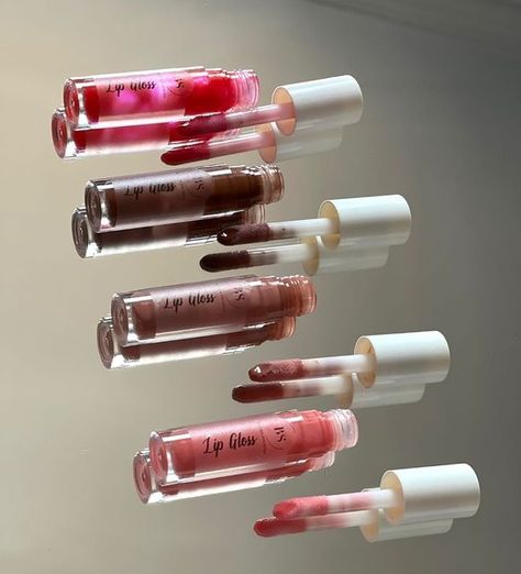 Lip Gloss Instagram Post, Lip Gloss Product Shoot, Pictures Of Lip Gloss, Lipgloss Picture Ideas, Lip Gloss Picture Ideas, Lip Gloss Photography Ideas, Lipgloss Shoot Ideas, Lipgloss Business Photoshoot, Lip Gloss Business Photoshoot Ideas