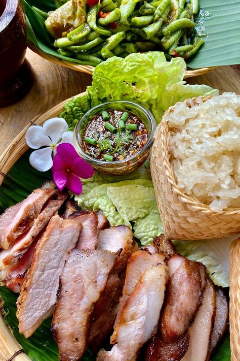 Top-down view of kor moo yang (Thai-style grilled pork) with nam jim jaew and sticky rice. Thai Mat, Thai Meals, Traditional Thai Food, Thai Food Photography, Beverages Recipes, Easy Thai Recipes, Healthy Thai Recipes, Thai Recipes Authentic, Thai Pork