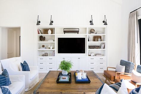 Living room without fireplace cabinet A custom built-in media cabinet creates a focal point in this living room. In fact, this is a good design layout if your living room doesn't have a fireplace #livingroomcabinet #livingroomwithoutfireplace Living Room Without Fireplace, Apartment Interior Design Living Room, Living Room Without Tv, Desert Ranch, Fireplace Cabinet, Apartment Living Room Layout, Family Friendly Living Room, Fireplaces Layout, Luxe Magazine