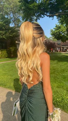 Green Long Prom Dress, Grad Hairstyles, Cute Prom Hairstyles, Barbie Hairstyle, Formal Hairstyles For Long Hair, Simple Prom Hair, Ball Hairstyles, Hoco Hairstyles, Dance Hairstyles