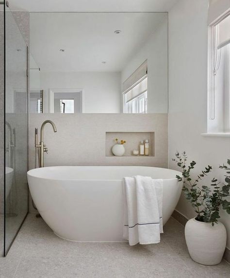 Main Bathroom Ideas, Bathroom Freestanding, Bespoke Bathroom, Small Bathroom Renovations, Bungalow Renovation, Large Bathroom, Shower Enclosures, Bathroom Redesign, Luxury Shower