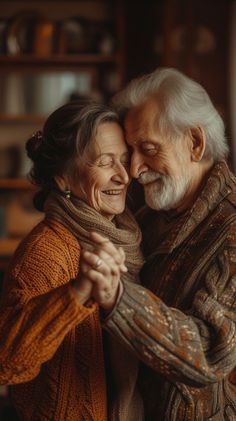 Older Couples In Love, Elder Couple Photography, Senior Couple Photography, Wedding Photos For Older Couples, Older Couple Poses Photography, Elderly Couple Photoshoot, Elder Photoshoot, Older Couple Engagement Photos, Adult Couple Photoshoot Poses