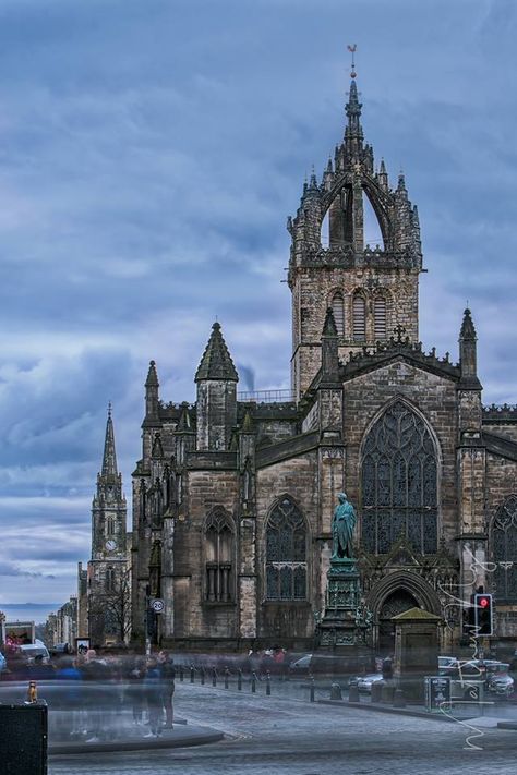 St. Giles Cathedral Scottish Cathedral, Gothic Scenery, St Giles Cathedral Edinburgh, Pretty Buildings, Campbell Clan, San Gil, Beautiful Scotland, Scotland History, St Giles