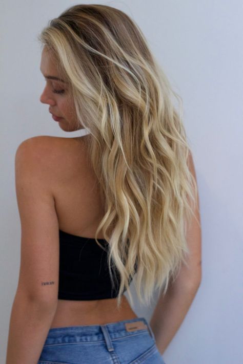 Lived in California Girl.. - Johnny Ramirez Beach Blonde Hair Inspiration, Surfer Balayage Hair, Lived In Blonde Long Hair, Lived In Beach Blonde, Beach Blonde Hair Balayage, Surfer Highlights, Surfer Blonde Hair, Beach Blonde Balayage, Surf Girl Hair