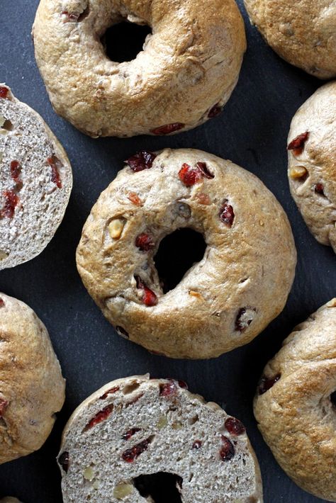 Cranberry Walnut Bagels | girlversusdough.com @girlversusdough #girlversusdough #bagel Cinnoman Rolls, Breadmaker Recipes, Bagel Recipes, Vegan Bagel, Bread Head, Whole Wheat Bagel, Bagel Bread, Cocina Diy, Pan Sin Gluten