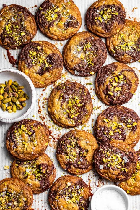 Pistachio Cornetto, Pistachio Recipes Savory, Pistachio Chocolate Chip Cookies, Recipes With Pistachios, Pistachio Brownies, Chocolate Pistachio Cookies, Pistachio Cookie, Savory Cookies, Chocolate Chunk Cookie Recipe