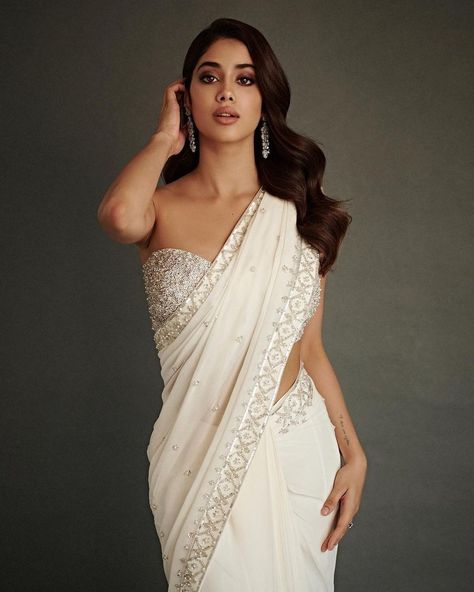 Elevate your festival look with these stylish outfit ideas that are the perfect fusion of traditions and trends💕✨ Jhanvi Kapoor, Sequence Saree, Sequin Saree, Janhvi Kapoor, White Saree, Red Chiffon, Embellished Blouse, Stunning Outfits, Chiffon Saree