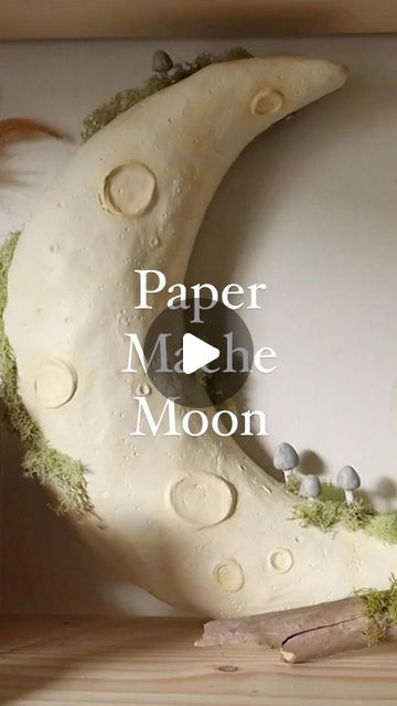 Halloween Moon Decorations, Moon Ornament Diy, Sun And Moon Sculpture, Paper Mache Space, Paper Mache Home Decor Diy, Paper Mache Stars, Diy Moon Crafts, Paper Mache Moon Diy, Paper Mache Mushroom Diy