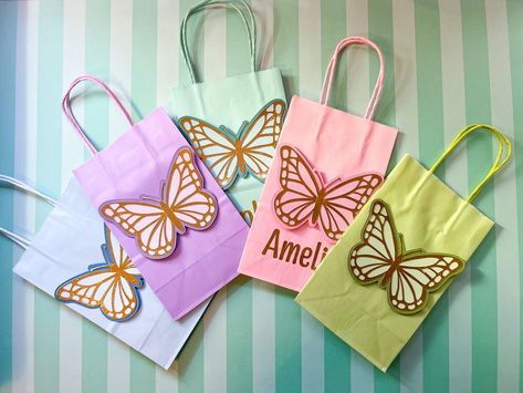 Botanical Party, Butterfly Tags, Butterfly Ideas, Pastel Bags, Butterfly Favors, Card Stock Paper, Decorated Bags, Birthday Candy, Butterfly Theme