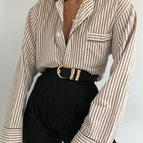 Black Striped Shirt Outfit, Striped Blouse Outfit, White Striped Shirt Outfit, Linen Shirt Outfit, Outfits With Striped Shirts, Jean Beige, White Shirt Outfits, Striped Linen Shirt, Beige Shirt