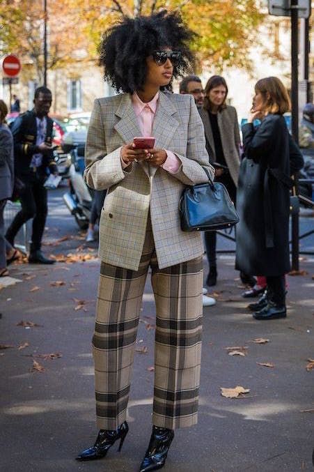 31 Outfit Ideas to Start the New Year in Style #purewow #shopping #shoppable #outfit ideas #fashion #street style #winter Julia Sarr Jamois, Mode Hippie, Event Outfit, Looks Street Style, Looks Black, Black Women Fashion, Street Style Inspiration, Fashion Weeks, Plaid Pants