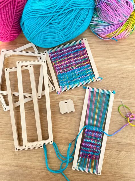 Small loom weaving kits. Portable loom weaving kits . Makes a great birthday or christmas gift. #weaving #loom #gift Weaving Projects Beginners, Weaving Coasters, Loom Weaving Techniques, Frame Loom Weaving, Fabric Loom, Tapestry Loom Weaving, Weaving Book, Tapestry Loom, Wool Weaving