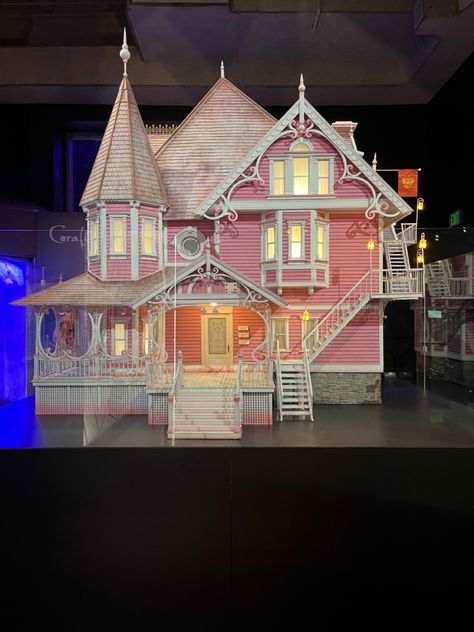 Pink Palace Coraline, The Other Mother Coraline, Pink House Exterior, The Other Mother, Coraline Movie, Coraline Aesthetic, Other Mother, Coraline Doll, Mini Mundo