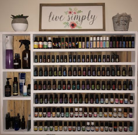 Organizing Essential Oils Storage, Essential Oils Display, Essential Oil Shelves, Essential Oil Display Ideas, Essential Oil Storage Ideas, Wellness Station, Essential Oil Organization, Essential Oil Organizer, Essential Oil Rack