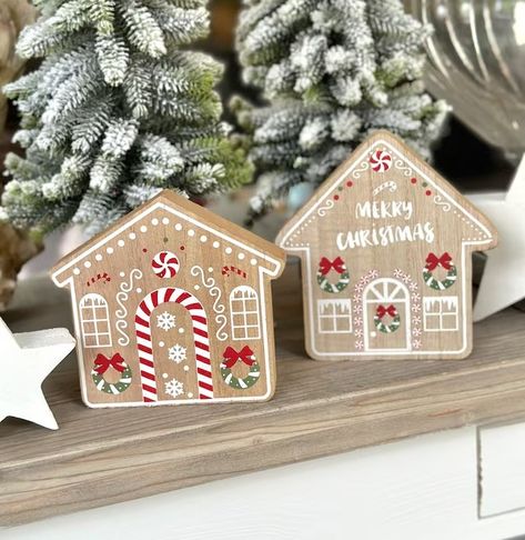 Wooden Gingerbread House, Wooden House Decoration, Kitchen Christmas Gifts, Gingerbread Christmas Decor, Wooden Christmas Decorations, Bird Houses Painted, Country Christmas Decorations, Christmas Gingerbread House, Gingerbread Houses