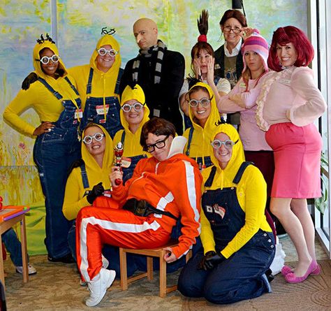 Snappy Pixels 21 DIY Minion Costumes from Despicable Me for Halloween - Snappy Pixels Costumes Minion, Despicable Me Halloween Costume, Despicable Me Halloween, Diy Minion Costume, Despicable Me Costume, Funny Group Halloween Costumes, Girl Group Halloween Costumes, Office Halloween Costumes, Minion Pumpkin