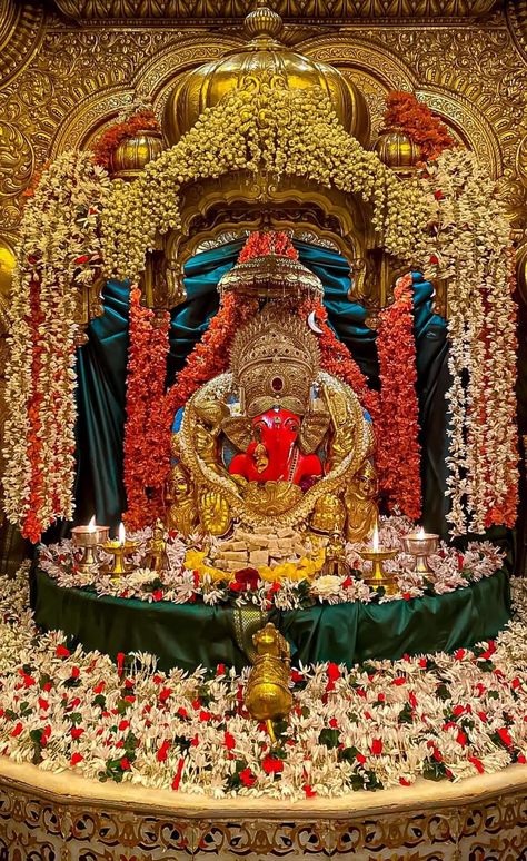 Siddhivinayak Ganpati, Ganesh Chaturthi Greetings, Ganpati Decoration Theme, Photos Of Ganesha, All God Images, Ganpati Bappa Wallpapers, Ganesh Lord, Shri Ganesh Images, Happy Ganesh Chaturthi Images