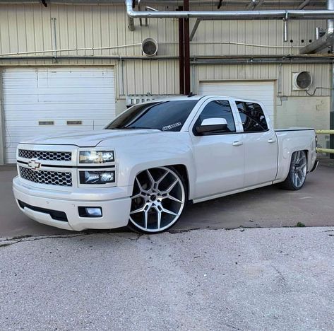 Chevy Silverado crew cab.. Silverado Lowered, Chevy Silverado Z71, Trucks Lowered, 1959 Chevy Truck, Chevy Trucks Lowered, 2000 Chevy Silverado, 2005 Chevy Silverado, Custom Silverado, 2016 Chevy Silverado