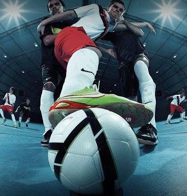 Futsal Wallpaper, Soccer Poses, Futsal Football, Nike Football Boots, Football Photography, Soccer Poster, Soccer Drills, Indoor Soccer, Soccer Skills