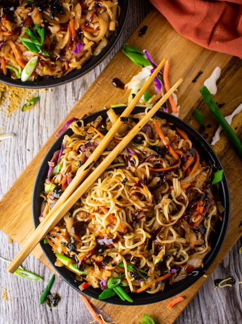 Vegan Eggroll Bowl, Vegetarian Eggroll Bowl, Vegetarian Egg Roll In A Bowl, Vegan Egg Roll In A Bowl, Ramen Cake, Spicy Asian Noodles, Casserole Vegetarian, Meal Bowls, Vegan Egg Rolls